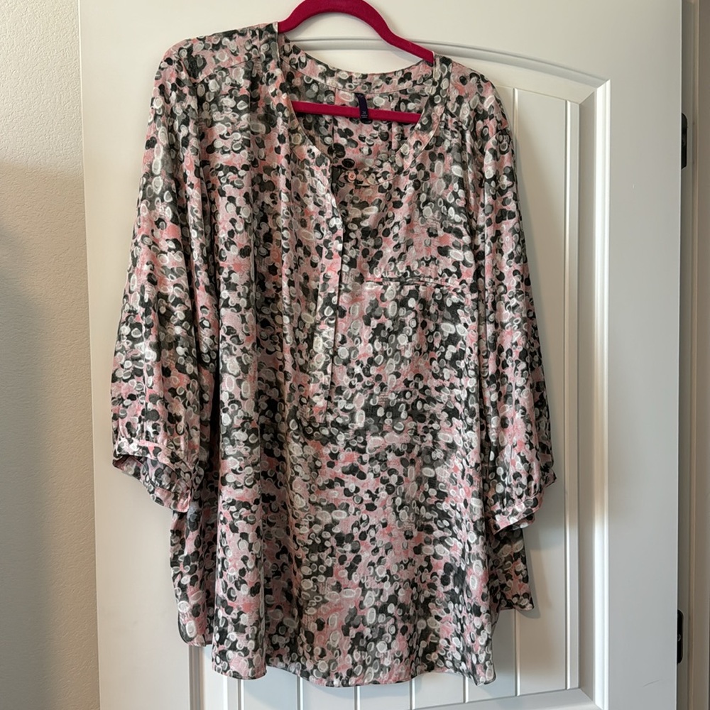 NYDJ Pintuck Blouse, never worn. Size 3X.